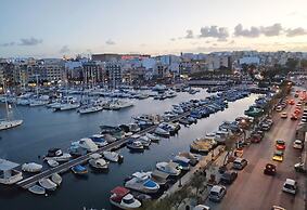 Sea View Spacious 2 Bedroom Central Apartment