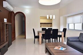 Sea View Spacious 2 Bedroom Central Apartment