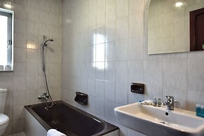 Sea View Spacious 2 Bedroom Central Apartment