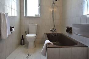 Sea View Spacious 2 Bedroom Central Apartment