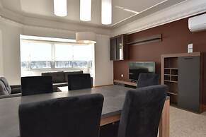 2 Bedroom Central Spacious With Sea Views