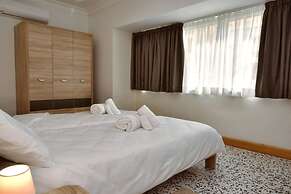 2 Bedroom Central Spacious With Sea Views