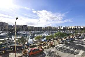 2 Bedroom Central Spacious With Sea Views