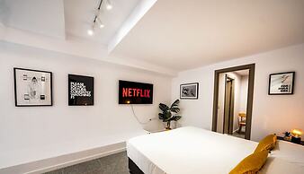 Music F1 Fashion Fun in This Holiday Home