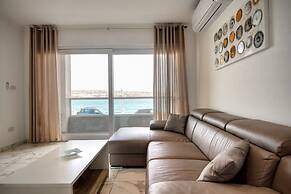 Modern Beach Apartment With Fantastic Sea Views