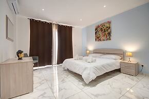 Modern Beach Apartment With Fantastic Sea Views