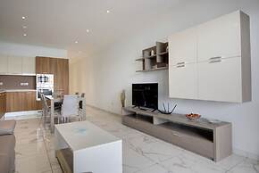 Modern Beach Apartment With Fantastic Sea Views
