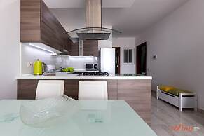 Sunny Penthouse w Terrace and Open Views