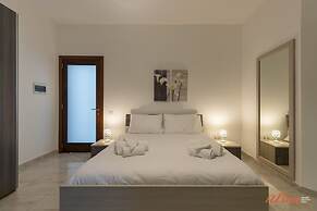 Sunny Penthouse w Terrace and Open Views