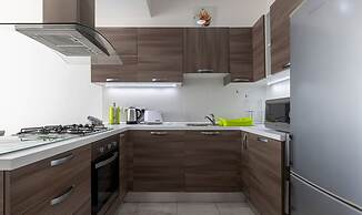 Sunny Penthouse w Terrace and Open Views