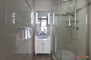 Sunny Penthouse w Terrace and Open Views