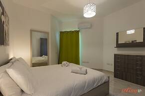 Sunny Penthouse w Terrace and Open Views