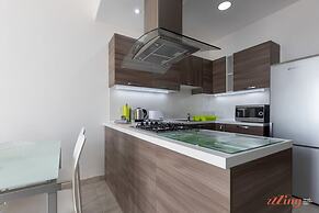 Sunny Penthouse w Terrace and Open Views