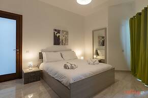 Sunny Penthouse w Terrace and Open Views