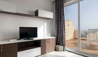 Sunny Penthouse w Terrace and Open Views