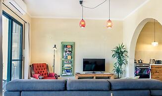 Retro Designer Homelike Apartment - Close to Beach
