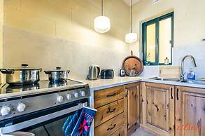 Retro Designer Homelike Apartment - Close to Beach