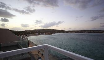 Seafront Penthouse With Unobstructed Sea Views