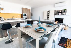 Seafront Penthouse With Unobstructed Sea Views