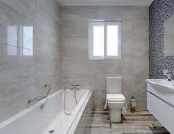 Seafront Penthouse With Unobstructed Sea Views