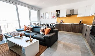 Seafront Penthouse With Unobstructed Sea Views