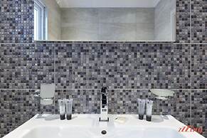 Seafront Penthouse With Unobstructed Sea Views