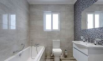 Seafront Penthouse With Unobstructed Sea Views