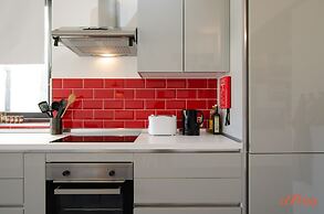 2 Bed Apartment w Distant Sea and Country Views