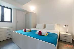 2 Bed Apartment w Distant Sea and Country Views