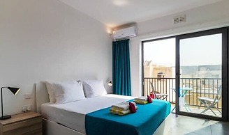 2 Bed Apartment w Distant Sea and Country Views