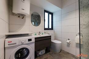 2 Bed Apartment w Distant Sea and Country Views