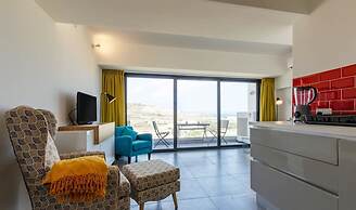 2 Bed Apartment w Distant Sea and Country Views