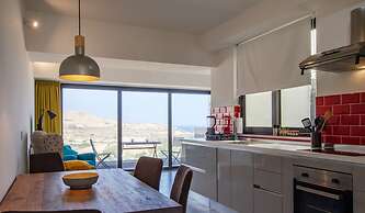 2 Bed Apartment w Distant Sea and Country Views