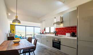 2 Bed Apartment w Distant Sea and Country Views