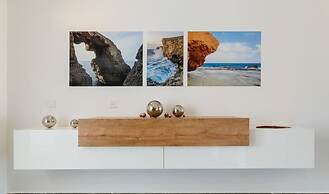 2 Bed Apartment w Distant Sea and Country Views