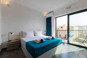 2 Bed Apartment w Distant Sea and Country Views