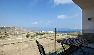 2 Bed Apartment w Distant Sea and Country Views
