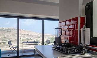 2 Bed Apartment w Distant Sea and Country Views