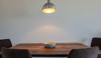 2 Bed Apartment w Distant Sea and Country Views