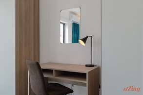 2 Bed Apartment w Distant Sea and Country Views