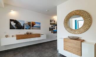 2 Bed Apartment w Distant Sea and Country Views