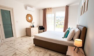 Enjoy Beach Sea Views in a Modern 3 BR APT - 4