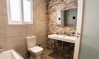 Enjoy Beach Sea Views in a Modern 3 BR APT - 4