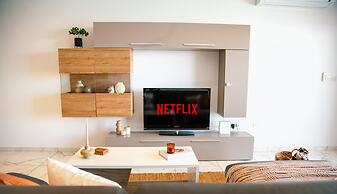 Enjoy Beach Sea Views in a Modern 3 BR APT - 4