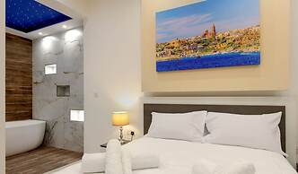 Gem Beachfront Apt With Amazing Bay and Sea Views