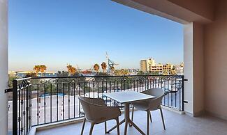Gem Beachfront Apt With Amazing Bay and Sea Views
