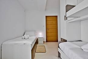 Stunning Sliema 2 Bed Apt Meters Away From Beach