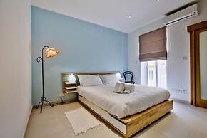 Stunning Sliema 2 Bed Apt Meters Away From Beach