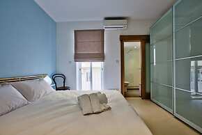 Stunning Sliema 2 Bed Apt Meters Away From Beach