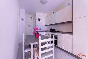 Seaside 2 Bedroom Apartment With Side Sea Views